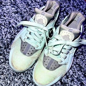 Mint green Nike huaraches!
